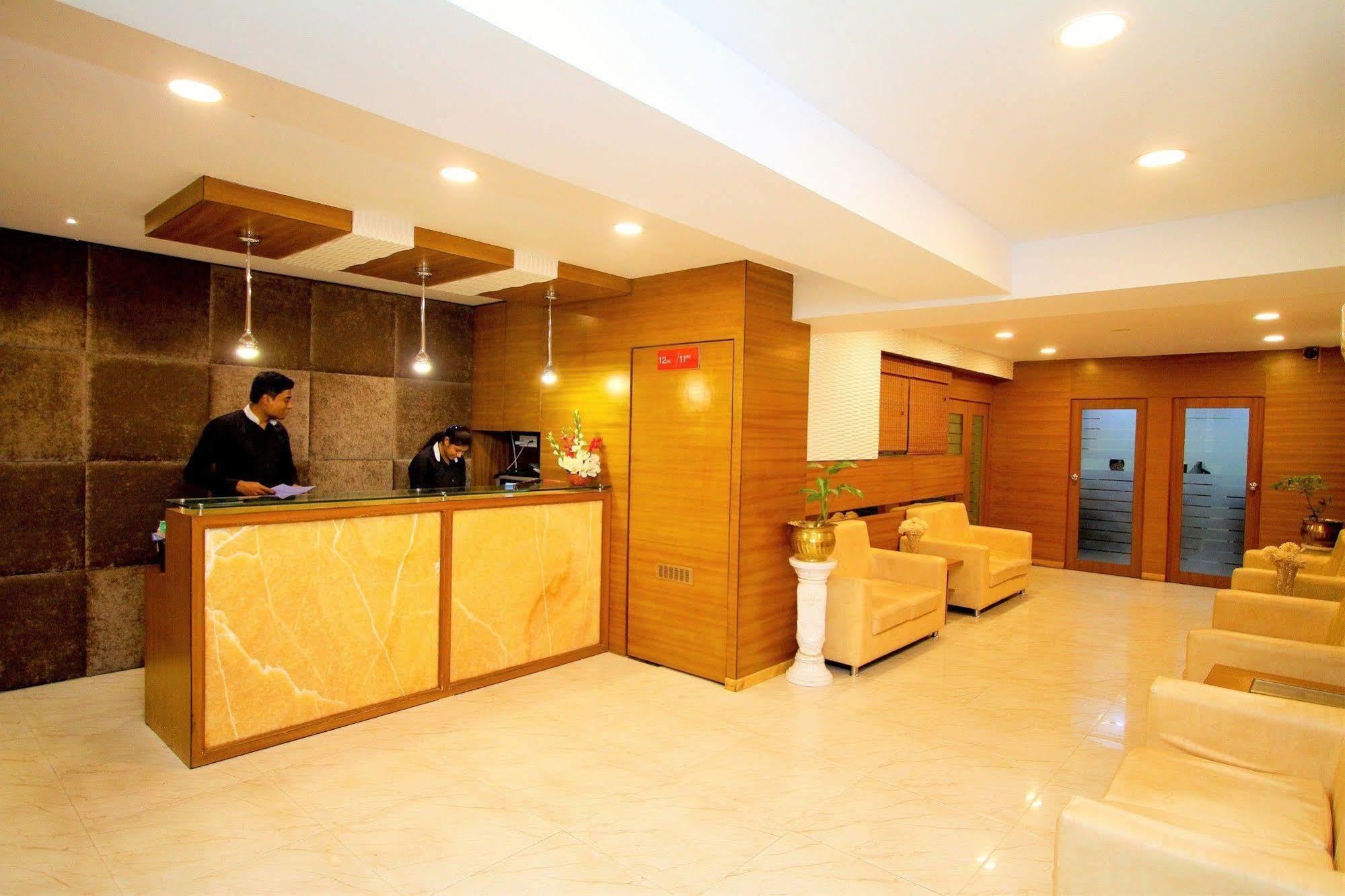 Hotel Crestwood Calcuta Exterior foto